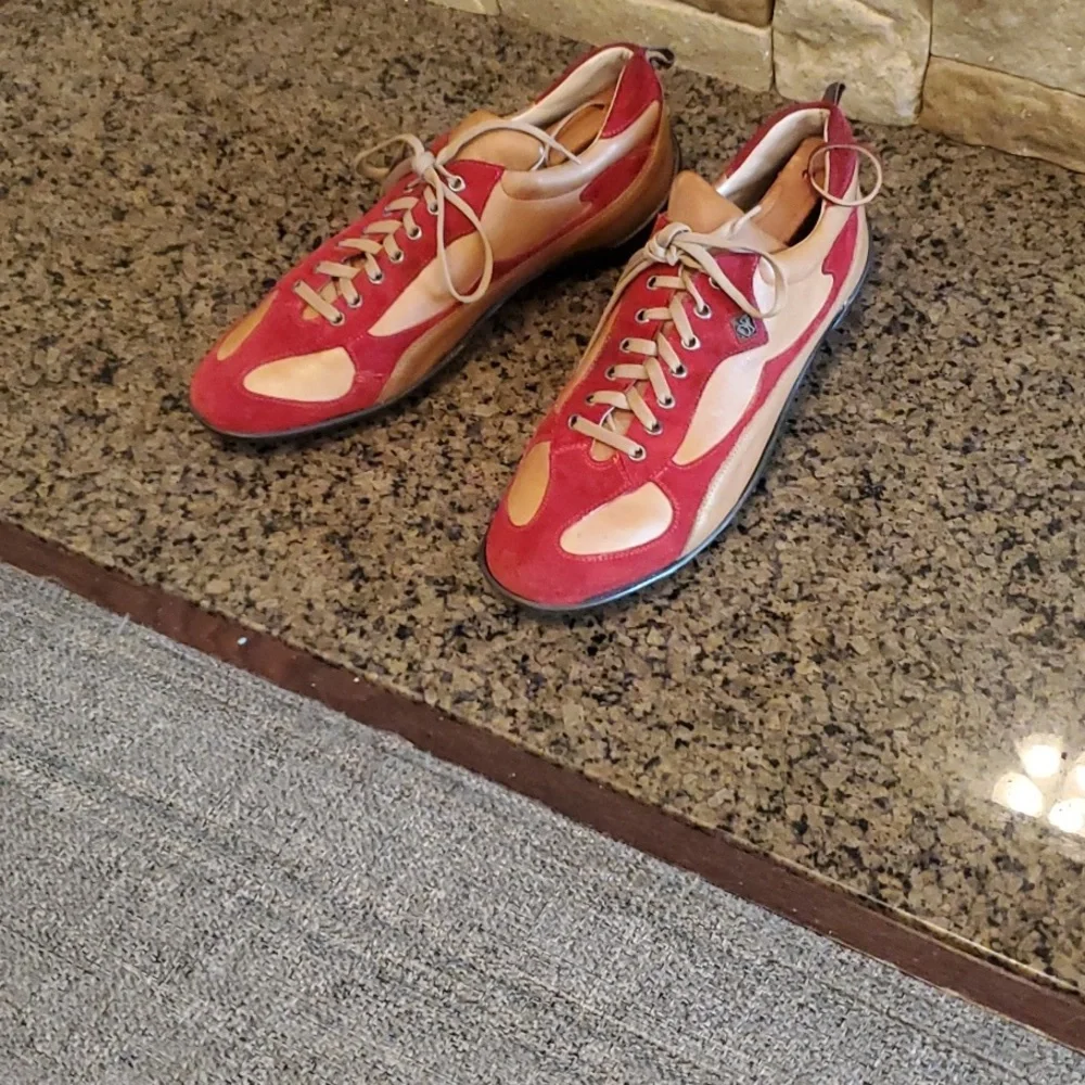 Stylish Red and Tan Men's Sneakers - Picture 11 of 16